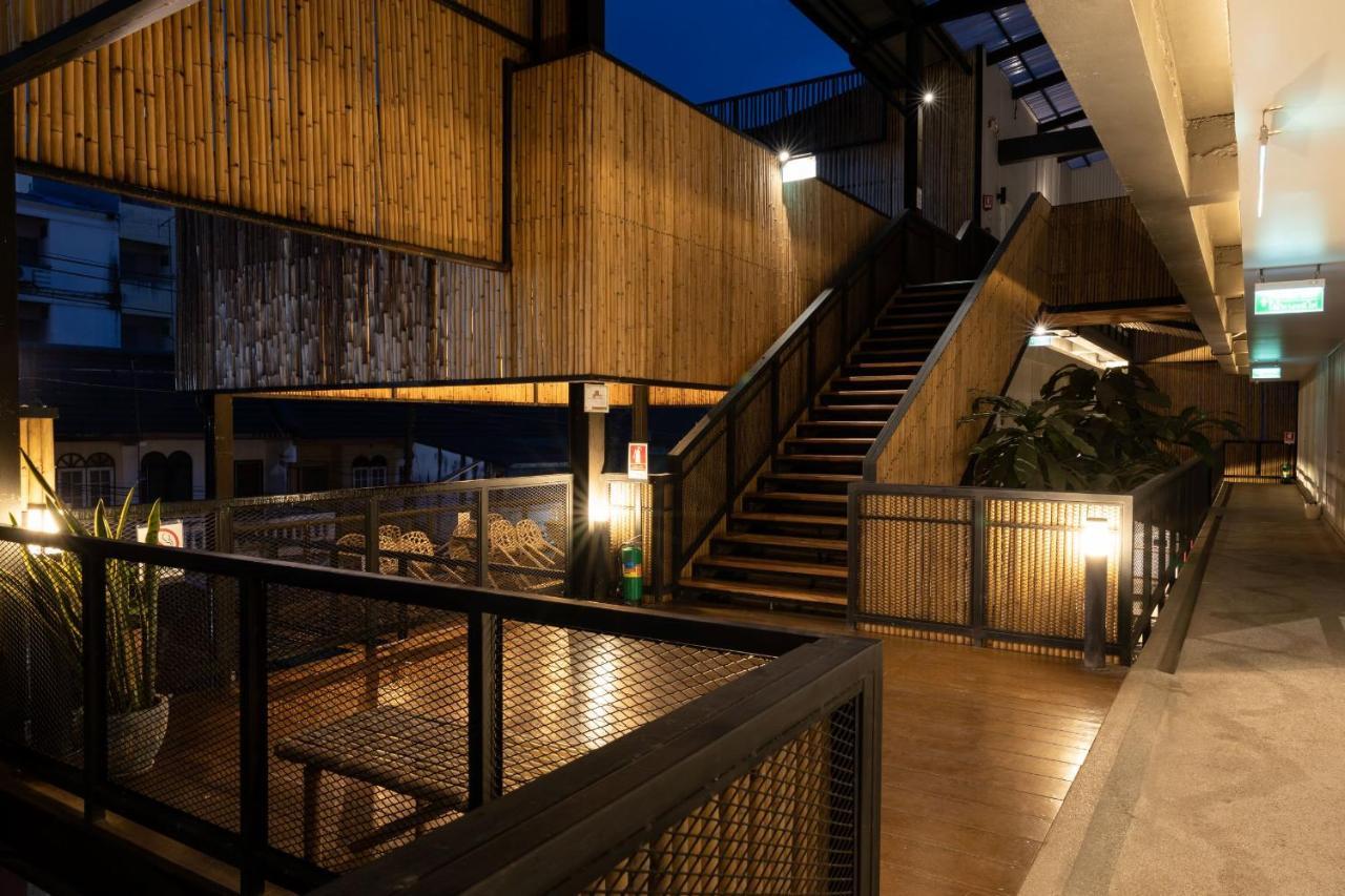 Pakchong Center Poshtel Hotel Exterior photo